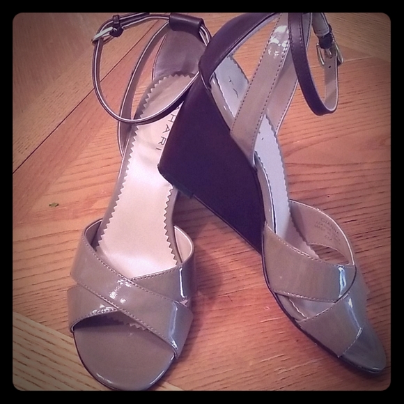 Tahari Shoes - Tahari Gianna wedge heels taupe Sz: 6M